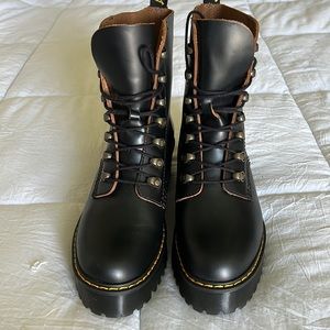 Dr. Martens Leona Boot